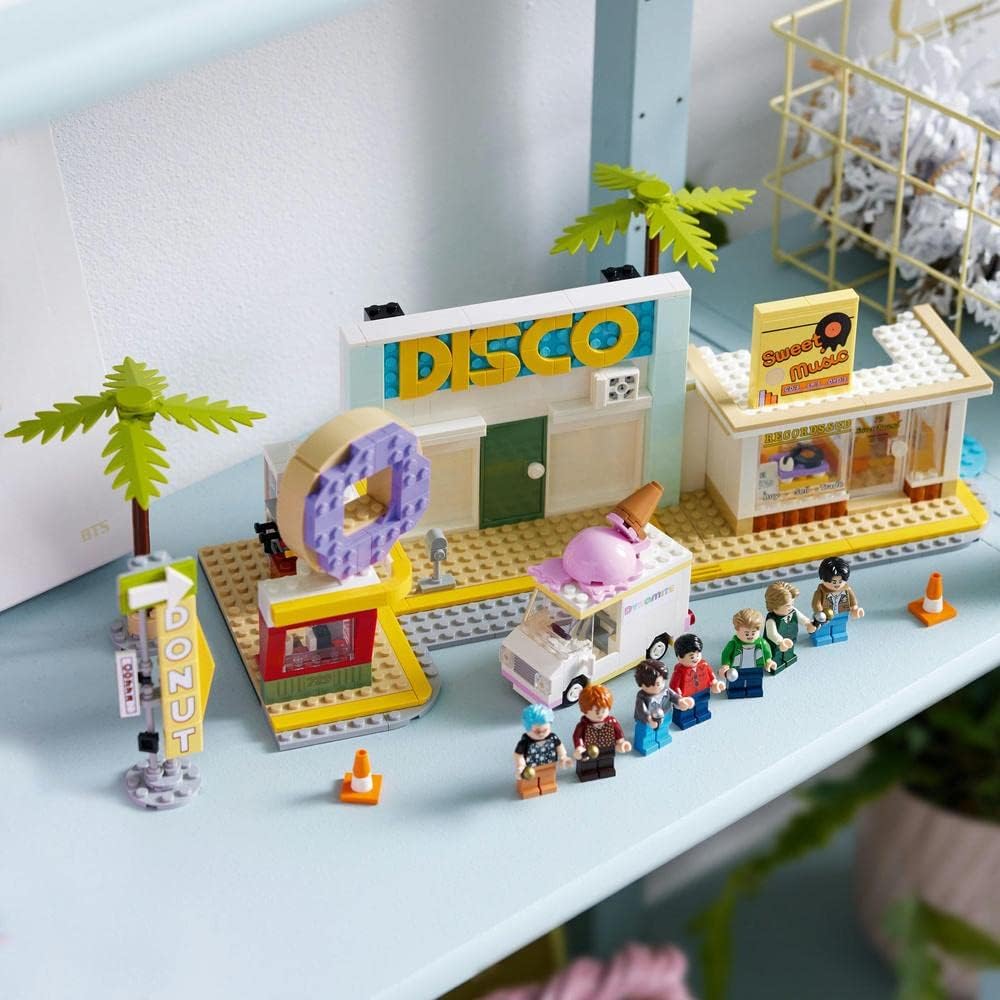 LEGO Ideas BTS Dynamite 21339 Model Kit for Adults, Gift Idea for BTS Fun with 7 Minifigures of The Famous K-pop Band, Features RM, Jin, SUGA, j-Hope, Jimin, V and Jung Kook